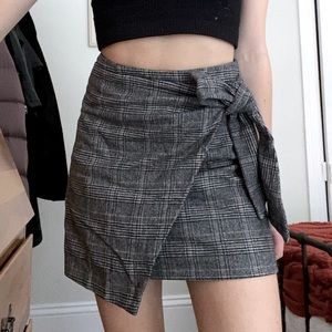 Aritzia Wilfred Tie Front skirt